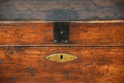 SHIPS TRUNK 19TH CENTURY PINE AND IRON BOUND - ADDITIONAL PHOTO 2