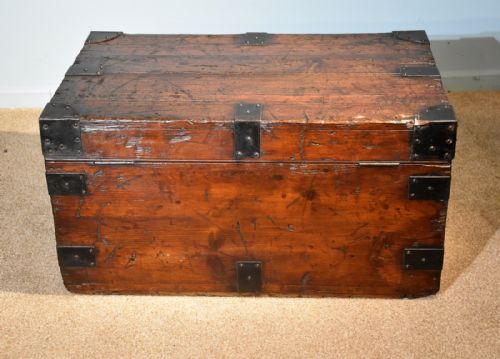 SHIPS TRUNK 19TH CENTURY PINE AND IRON BOUND - ADDITIONAL PHOTO 5