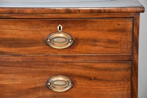 GEORGE III MAHOGANY CHEST OF DRAWERS - ADDITIONAL PHOTO 1