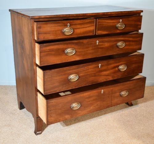 GEORGE III MAHOGANY CHEST OF DRAWERS - ADDITIONAL PHOTO 3