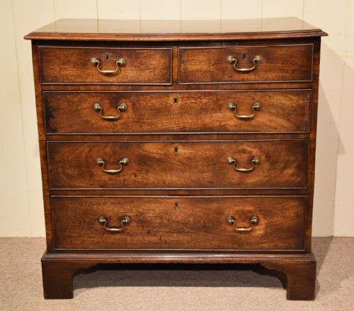 chest of drawers 18th century - CATEGORY: ANTIQUE CHEST OF DRAWERS - DATED 18TH CENTURY