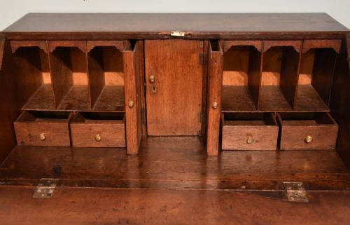 QUEEN ANNE OAK BUREAU C1710 - ADDITIONAL PHOTO 1