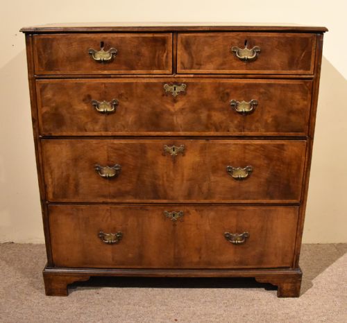 18th century walnut veneered chest of drawers - CATEGORY: ANTIQUE CHEST OF DRAWERS - DATED 18TH CENTURY