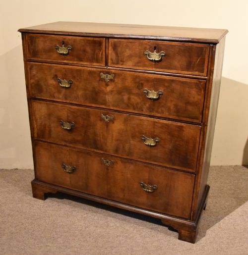 18TH CENTURY WALNUT VENEERED CHEST OF DRAWERS - ADDITIONAL PHOTO 5