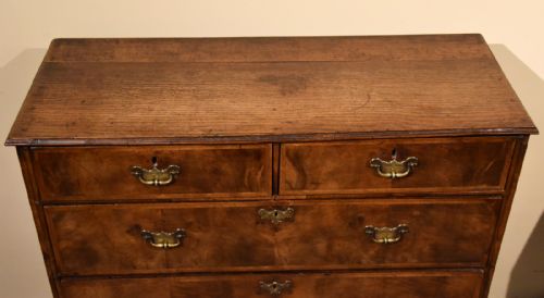 18TH CENTURY WALNUT VENEERED CHEST OF DRAWERS - ADDITIONAL PHOTO 6