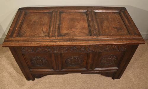 CARVED OAK COFFER 17TH CENTURY - ADDITIONAL PHOTO 1