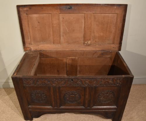 CARVED OAK COFFER 17TH CENTURY - ADDITIONAL PHOTO 4