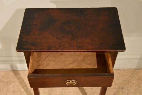 18TH CENTURY DIMINUTIVE SIDE TABLE - ADDITIONAL PHOTO 1