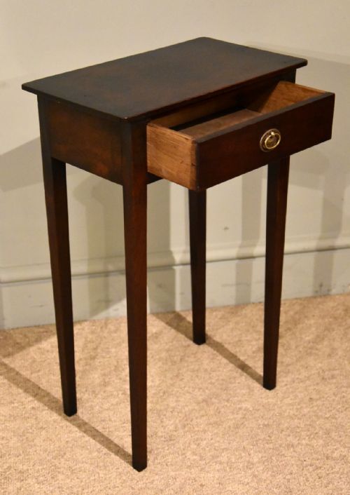 18TH CENTURY DIMINUTIVE SIDE TABLE - ADDITIONAL PHOTO 4