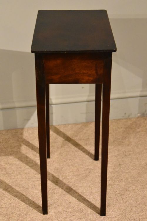 18TH CENTURY DIMINUTIVE SIDE TABLE - ADDITIONAL PHOTO 5