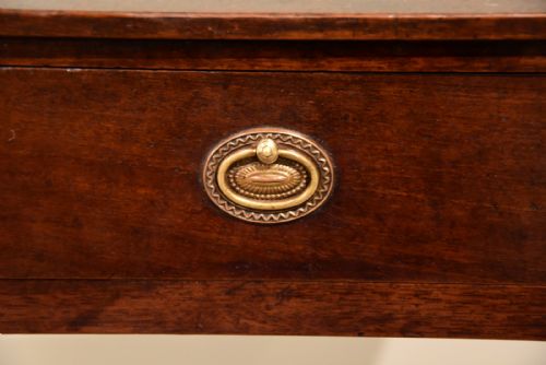 18TH CENTURY DIMINUTIVE SIDE TABLE - ADDITIONAL PHOTO 8