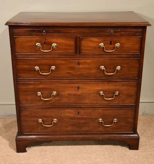 george iii chest of drawers brushing slide - CATEGORY: ANTIQUE CHEST OF DRAWERS - DATED 18TH CENTURY