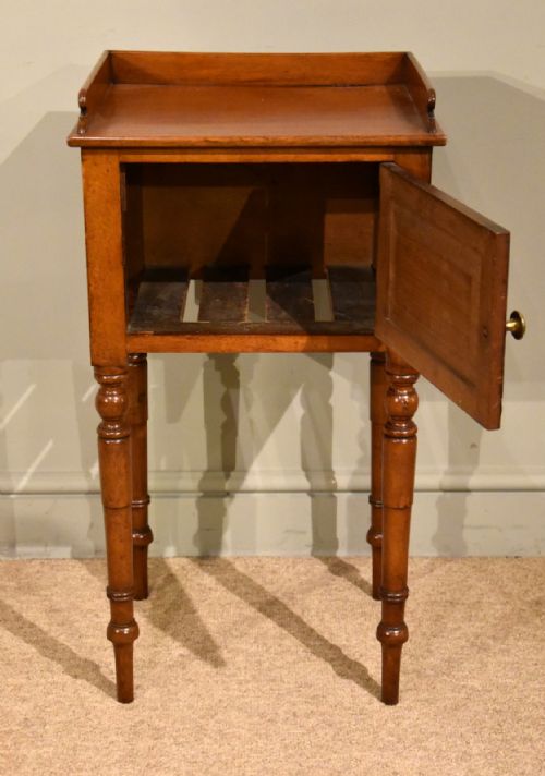 VICTORIAN MAHOGANY BEDSIDE TABLE CABINET - ADDITIONAL PHOTO 1