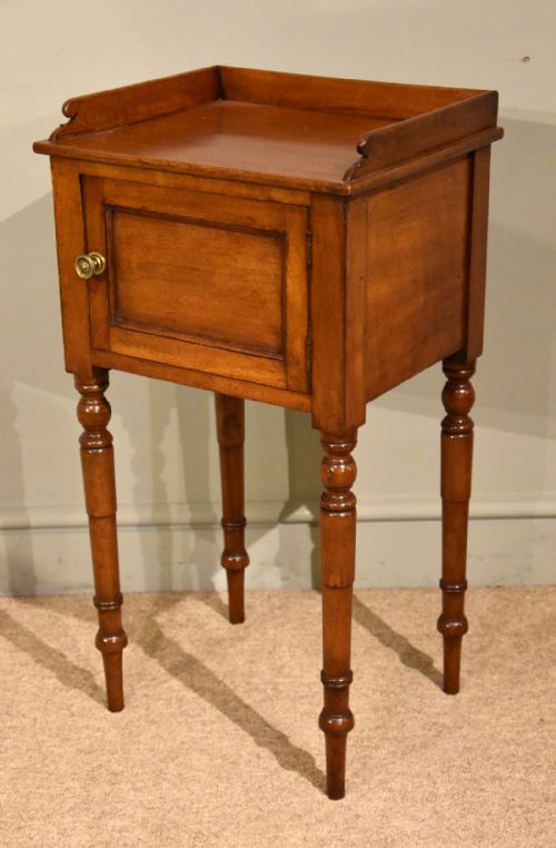 VICTORIAN MAHOGANY BEDSIDE TABLE CABINET - ADDITIONAL PHOTO 2