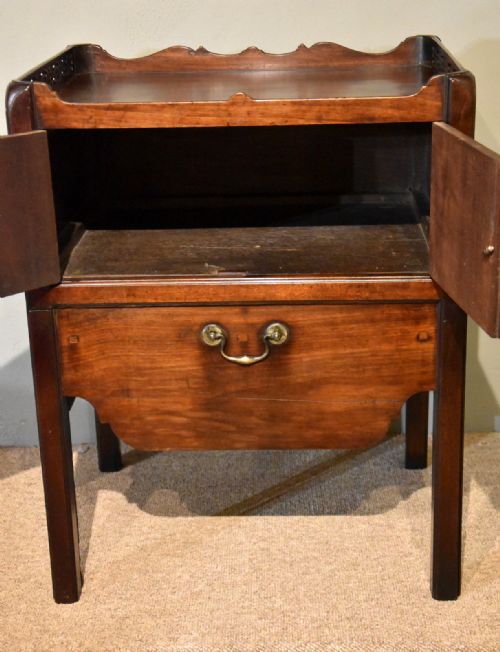 18TH CENTURY BEDSIDE COMMODE CABINET - ADDITIONAL PHOTO 1