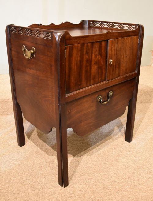 18TH CENTURY BEDSIDE COMMODE CABINET - ADDITIONAL PHOTO 2