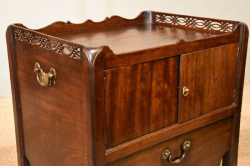 18TH CENTURY BEDSIDE COMMODE CABINET - ADDITIONAL PHOTO 3