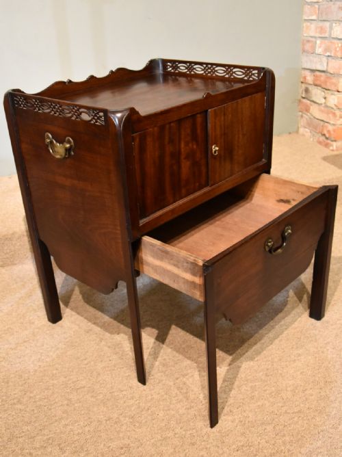 18TH CENTURY BEDSIDE COMMODE CABINET - ADDITIONAL PHOTO 4