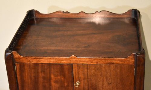 18TH CENTURY BEDSIDE COMMODE CABINET - ADDITIONAL PHOTO 6