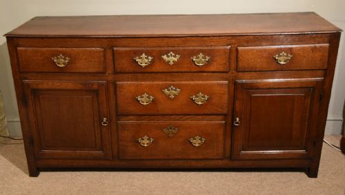 oak dresser base 18th century - CATEGORY: ANTIQUE SIDEBOARDS - DATED 18TH CENTURY