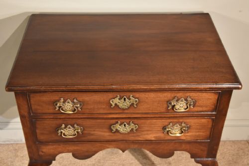 GEORGE III LOWBOY ON SQUARE CABRIOLE LEGS - ADDITIONAL PHOTO 2