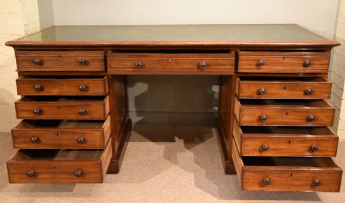 GEORGIAN MAHOGANY LARGE TWO PEDESTAL DESK - ADDITIONAL PHOTO 1