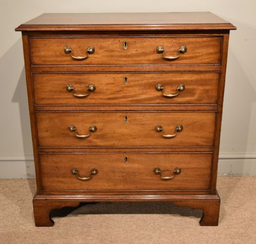 george iii mahogany chest of drawers - CATEGORY: ANTIQUE CHEST OF DRAWERS - DATED GEORGIAN