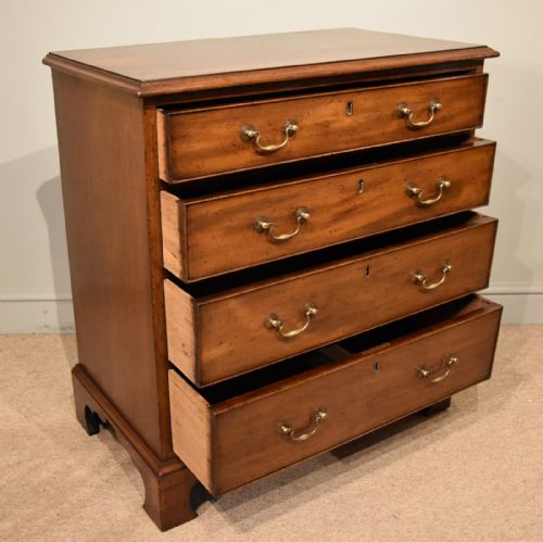 GEORGE III MAHOGANY CHEST OF DRAWERS - ADDITIONAL PHOTO 3