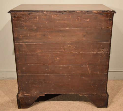 GEORGE III MAHOGANY CHEST OF DRAWERS - ADDITIONAL PHOTO 5
