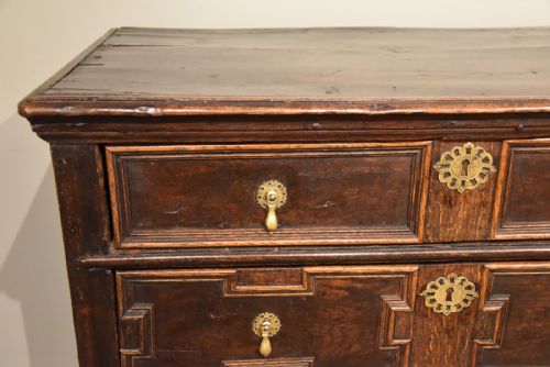 17TH CENTURY OAK CHEST OF DRAWERS - ADDITIONAL PHOTO 1