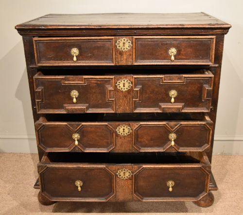 17TH CENTURY OAK CHEST OF DRAWERS - ADDITIONAL PHOTO 2