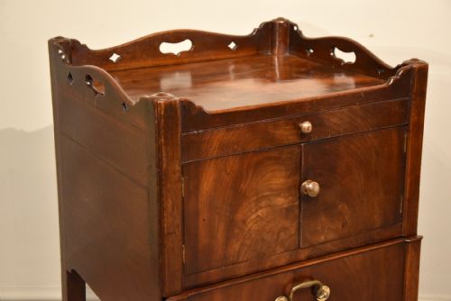 GEORGE III MAHOGANY COMMODE NIGHT CUPBOARD - ADDITIONAL PHOTO 3