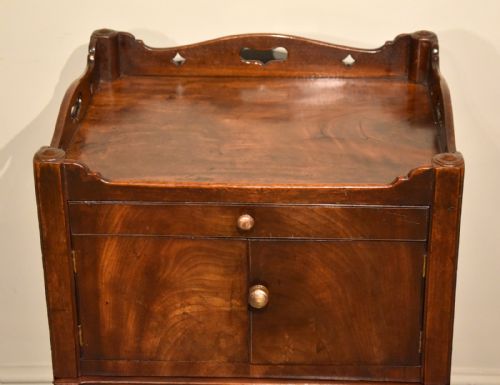 GEORGE III MAHOGANY COMMODE NIGHT CUPBOARD - ADDITIONAL PHOTO 4