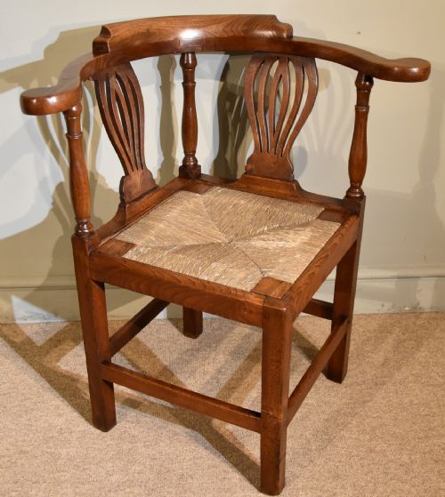 elm mid 18th century corner chair - CATEGORY: ANTIQUE CHAIRS - DATED 18TH CENTURY