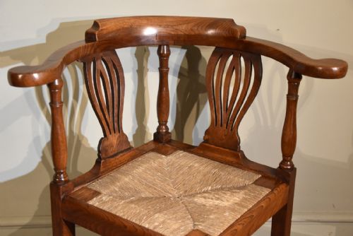 ELM MID 18TH CENTURY CORNER CHAIR - ADDITIONAL PHOTO 1