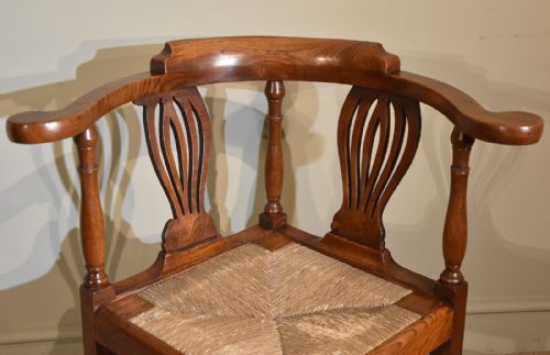 ELM MID 18TH CENTURY CORNER CHAIR - ADDITIONAL PHOTO 4