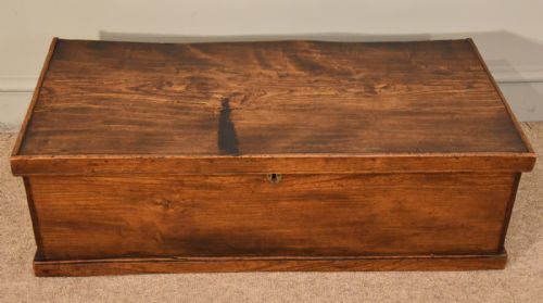 early 19th century elm blanket box - CATEGORY: ANTIQUE CHESTS - DATED 19TH CENTURY