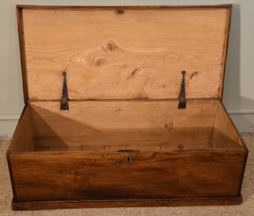 EARLY 19TH CENTURY ELM BLANKET BOX - ADDITIONAL PHOTO 1
