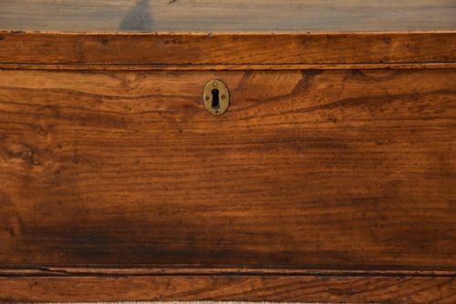EARLY 19TH CENTURY ELM BLANKET BOX - ADDITIONAL PHOTO 3