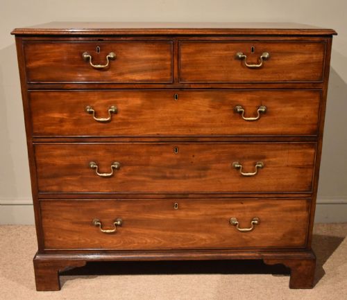 PAIR GEORGE III MAHOGANY CHEST OF DRAWERS - ADDITIONAL PHOTO 3
