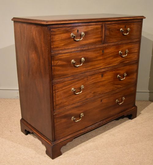 PAIR GEORGE III MAHOGANY CHEST OF DRAWERS - ADDITIONAL PHOTO 9
