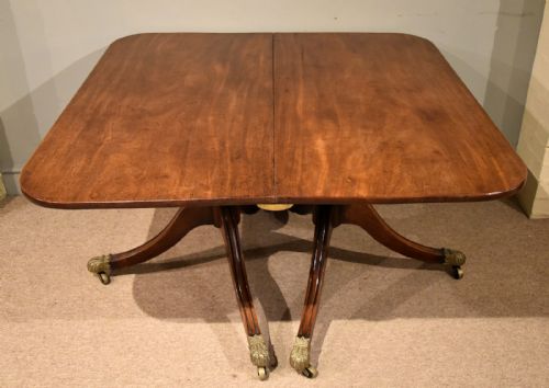 REGENCY PERIOD MAHOGANY TWO PILLAR DINING TABLE - ADDITIONAL PHOTO 3