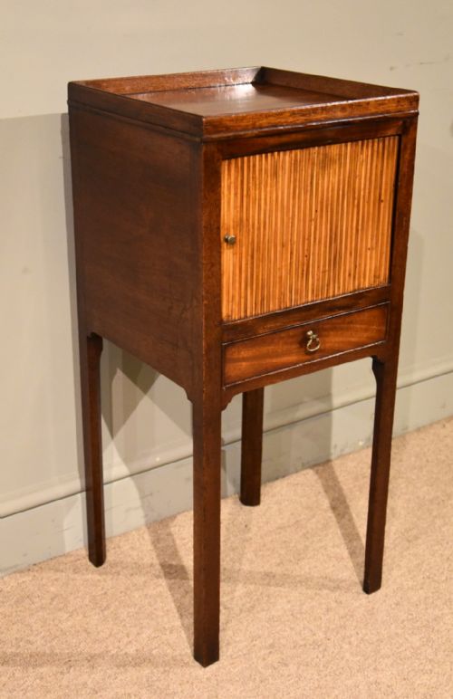 A GEORGE III NIGHT BEDSIDE CUPBOARD - ADDITIONAL PHOTO 1