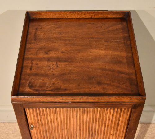 A GEORGE III NIGHT BEDSIDE CUPBOARD - ADDITIONAL PHOTO 3