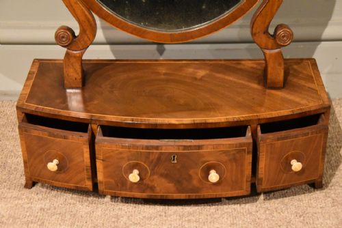 A GEORGE III HEPPLEWHITE DESIGN DRESSING MIRROR - ADDITIONAL PHOTO 1