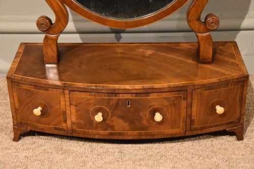 A GEORGE III HEPPLEWHITE DESIGN DRESSING MIRROR - ADDITIONAL PHOTO 2