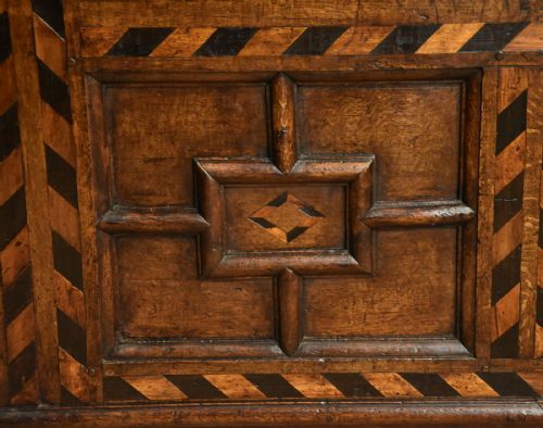 17TH CENTURY OAK GEOMETRIC OAK COFFER - ADDITIONAL PHOTO 1