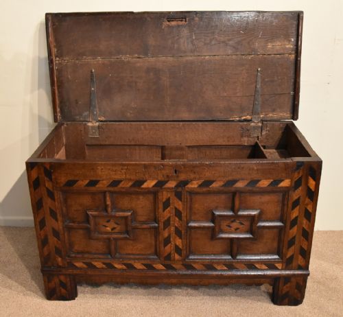 17TH CENTURY OAK GEOMETRIC OAK COFFER - ADDITIONAL PHOTO 2