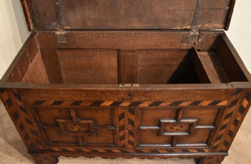 17TH CENTURY OAK GEOMETRIC OAK COFFER - ADDITIONAL PHOTO 3