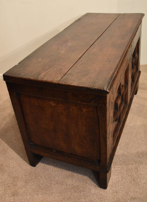 17TH CENTURY OAK GEOMETRIC OAK COFFER - ADDITIONAL PHOTO 6